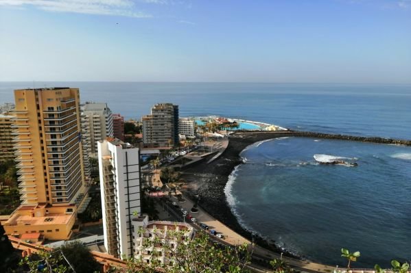 Aerial view of Playa Martianez in Puerto de la Cruz