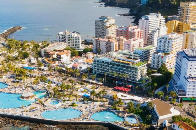 Aerial view of Lago Martianez and nearby hotels in Puerto de la Cruz