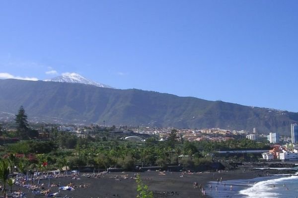 Playa Jardín with Mount Teide in the background