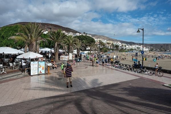 Playa de las Vistas promenade