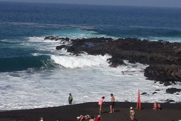 Red flag in Playa de La Arena, Tenerife